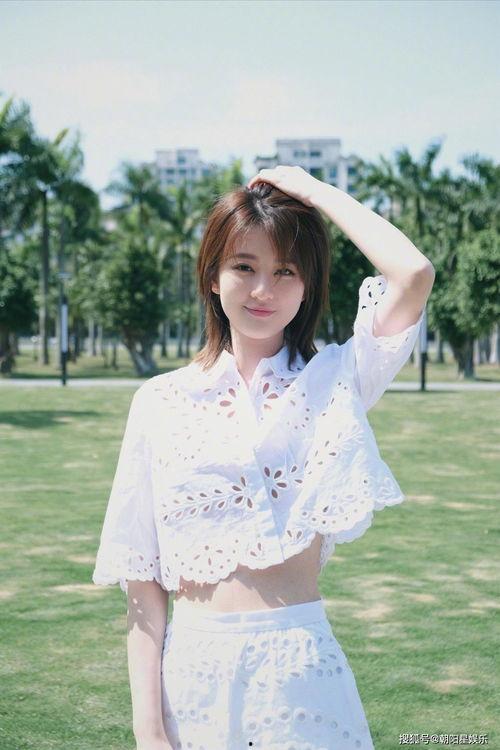 娱乐吃瓜酱衣服尺寸多大,揭秘明星衣橱，揭秘衣服尺寸之谜